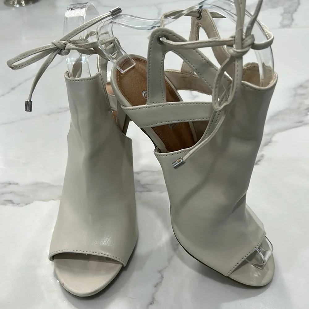 Brash Peekaboo Open Toe Tie Up Heels.‎ Size 5.5
